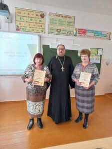 Настоятель храма вручил благодарственные грамоты победителям и участникам Епархиальных олимпиад