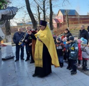 Панихиду о воинах отслужили в Новоблагодарном